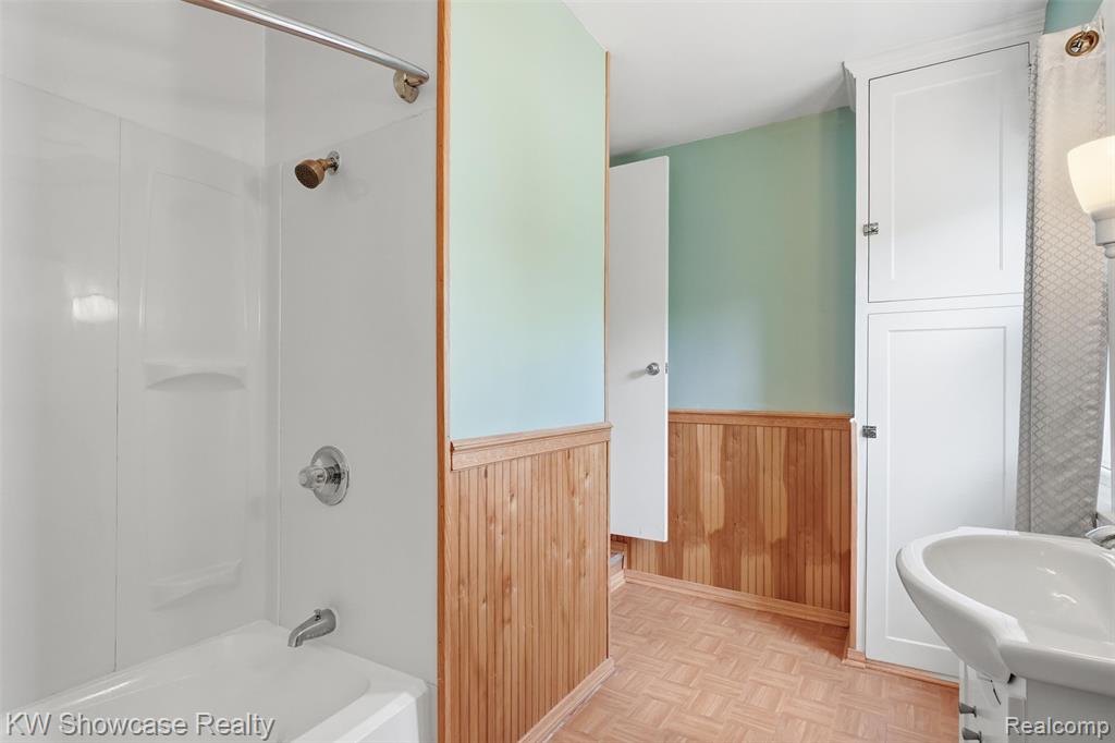 2220 Wixom Road Property Photo 24