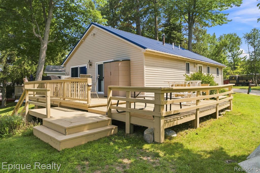 8946 Thomas Street Property Photo 2