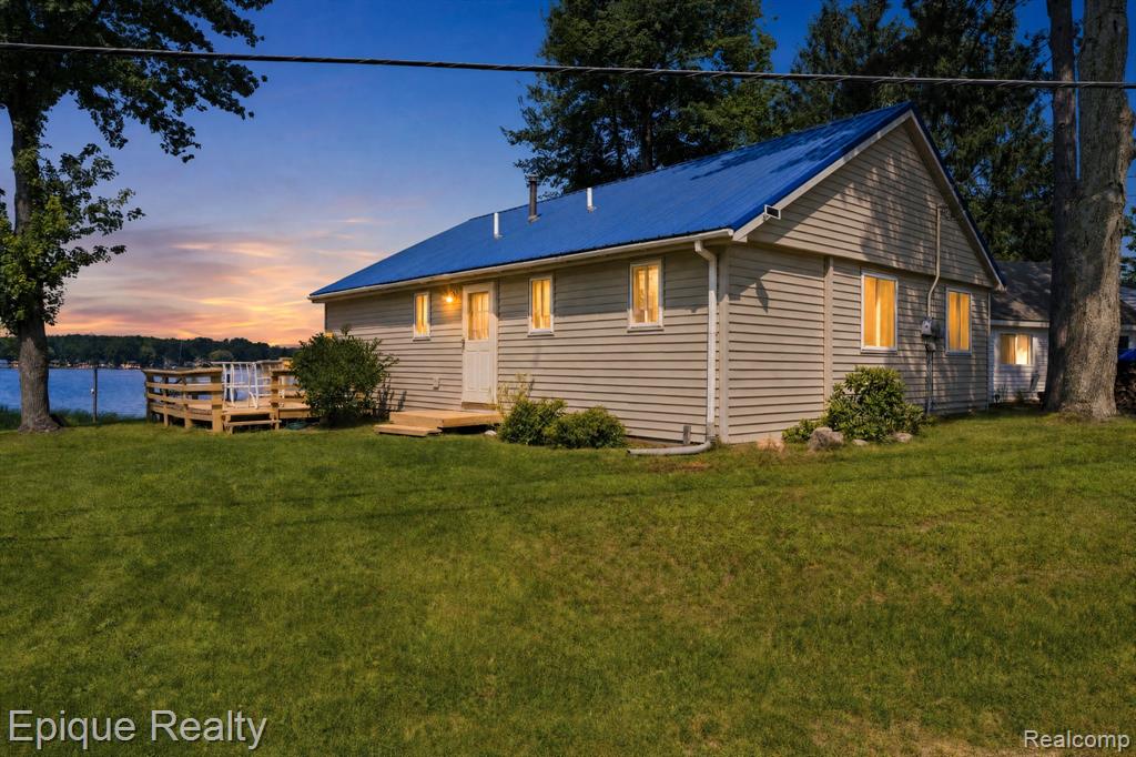 8946 Thomas Street Property Photo 3