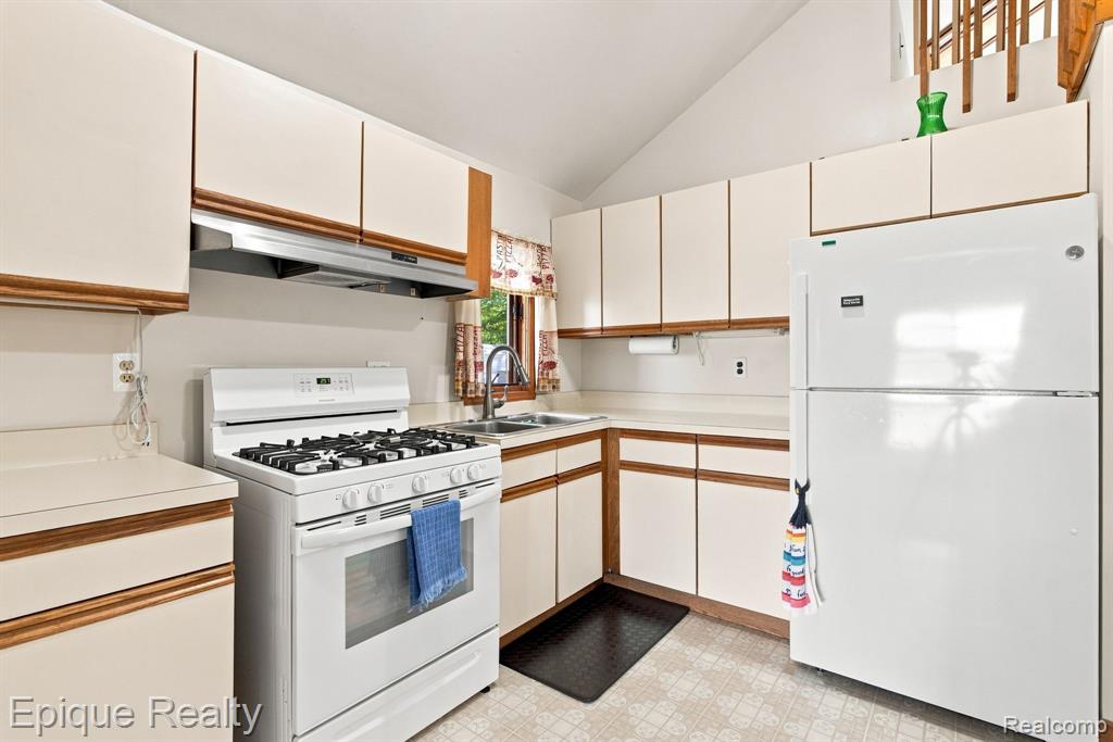 8946 Thomas Street Property Photo 16