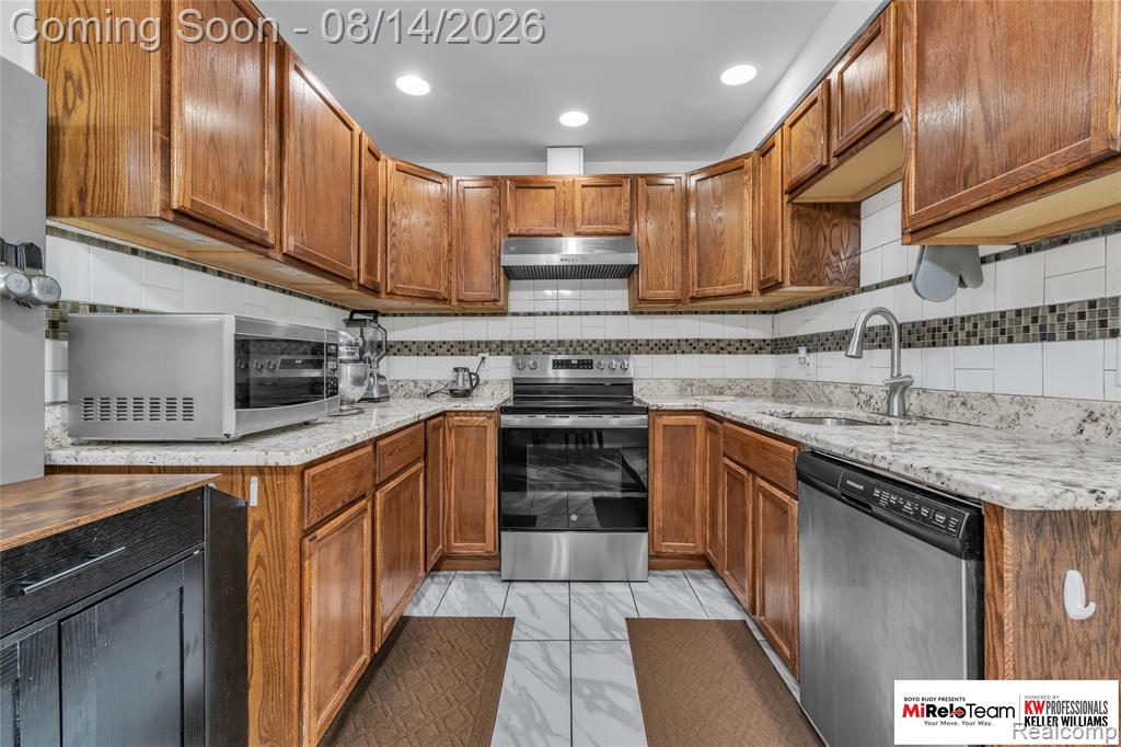 8300 Pacton Drive Property Photo 10