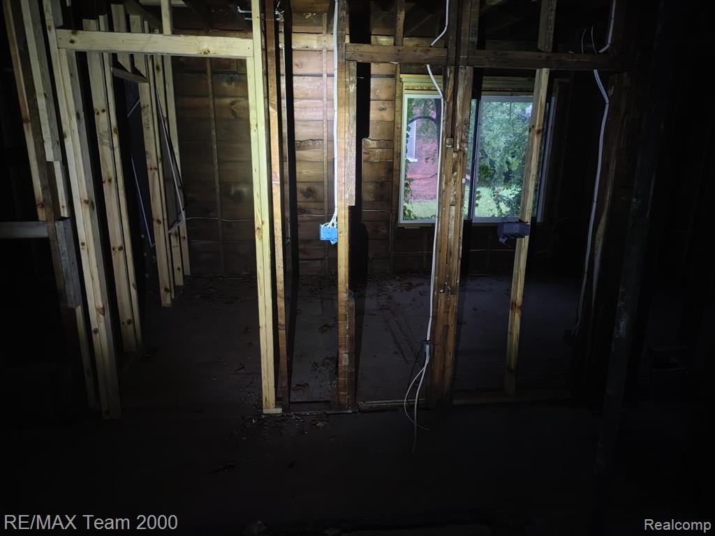 3262 Tuxedo Street Property Photo 4