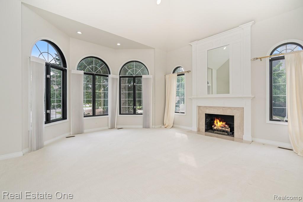 5575 Murfield Drive Property Photo 4
