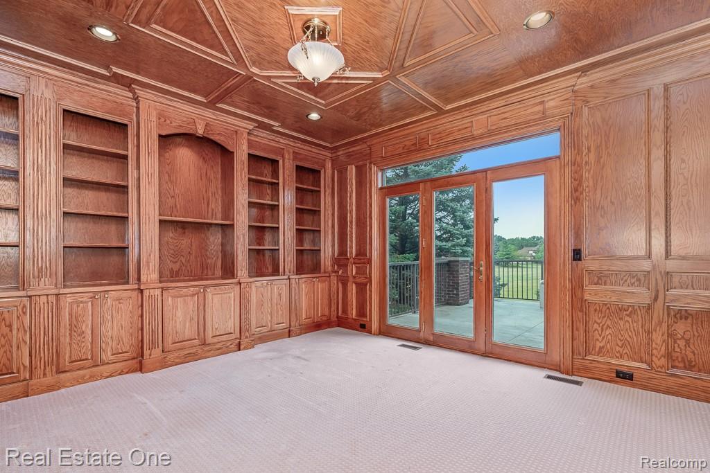 5575 Murfield Drive Property Photo 10