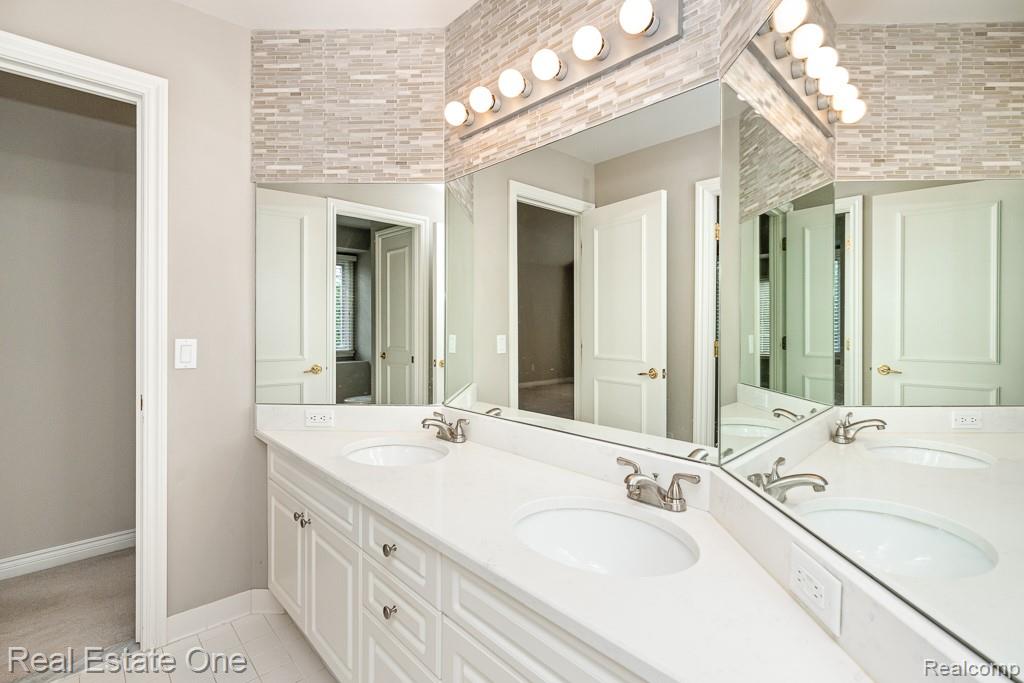 5575 Murfield Drive Property Photo 32