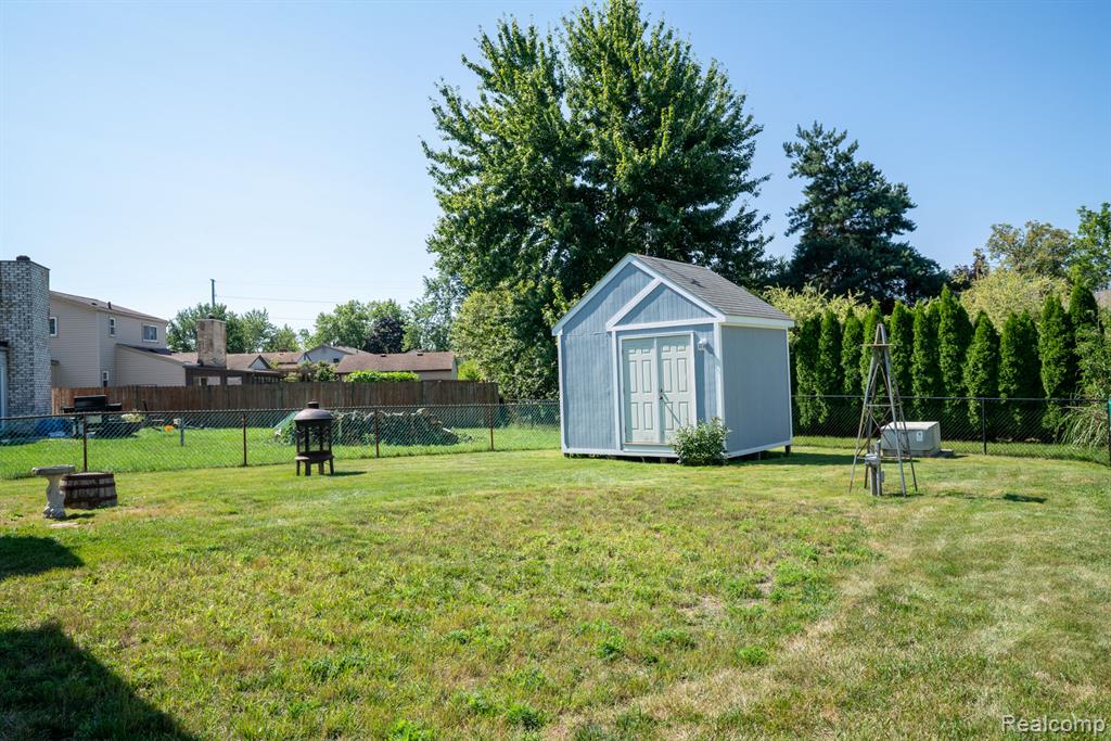 19031 Forrest Hill Drive Property Photo 4