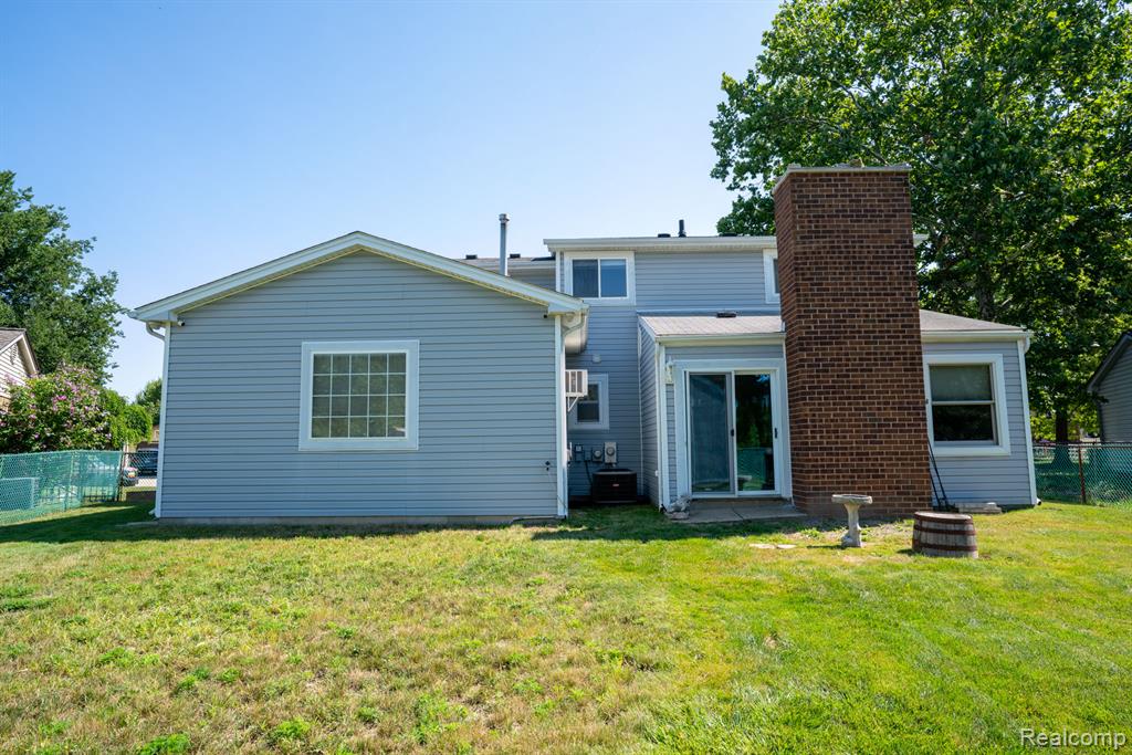 19031 Forrest Hill Drive Property Photo 6