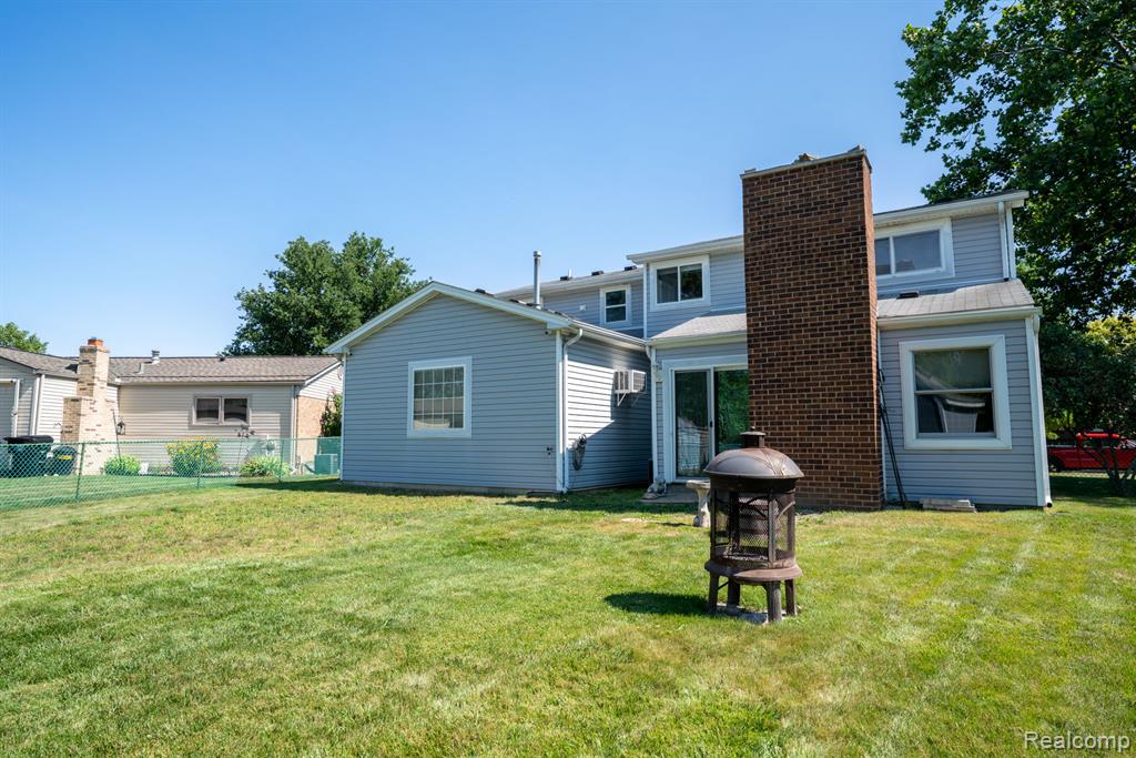 19031 Forrest Hill Drive Property Photo 7