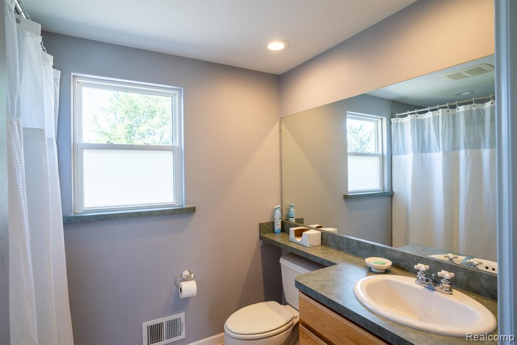 19031 Forrest Hill Drive Property Photo 21
