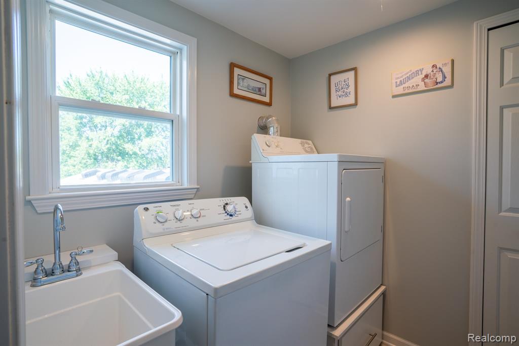 19031 Forrest Hill Drive Property Photo 22