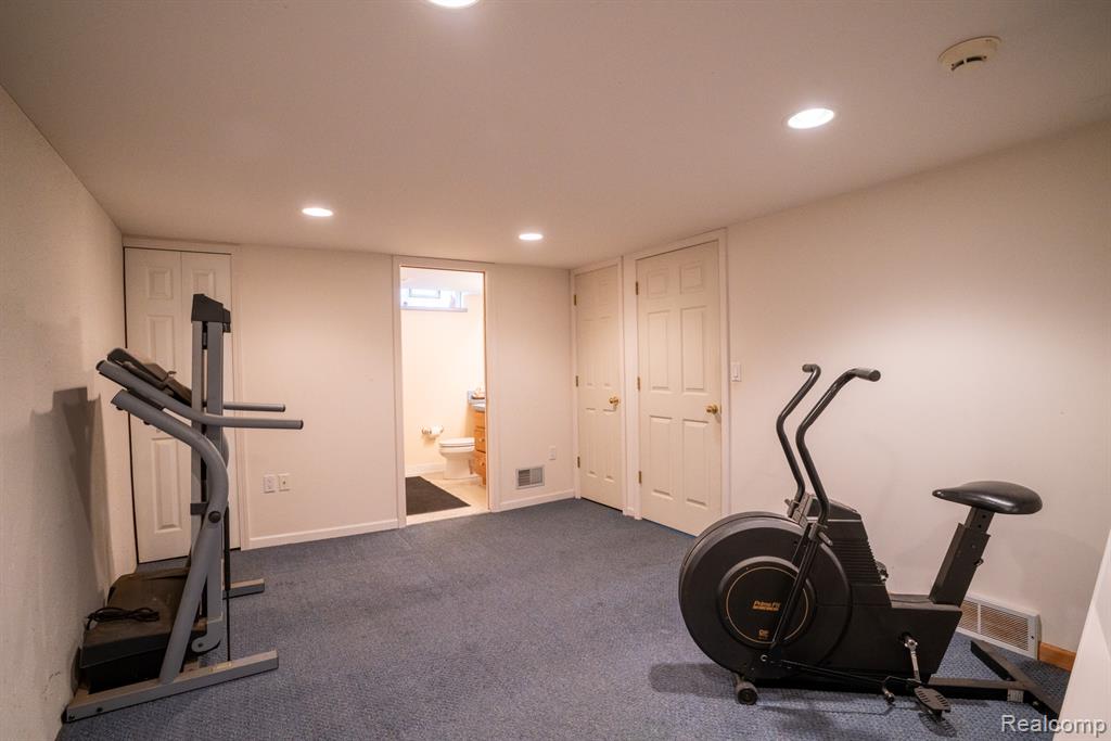 19031 Forrest Hill Drive Property Photo 32
