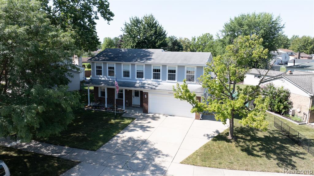 19031 Forrest Hill Drive Property Photo 38