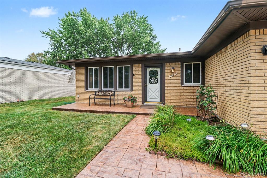 38218 Douglas Drive Property Photo 4