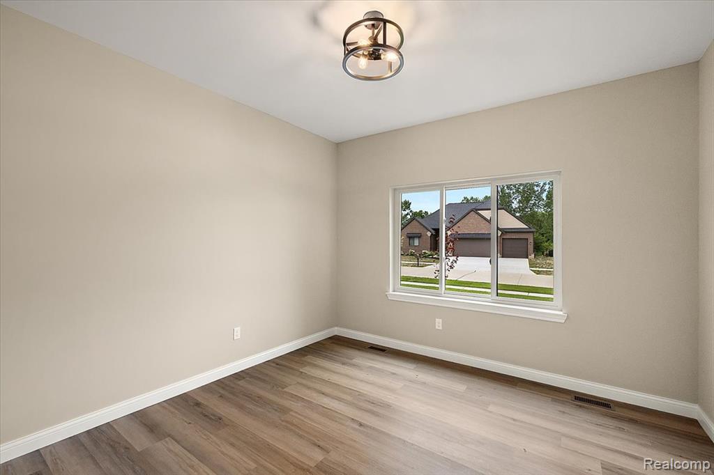 49241 London Bridge Drive Property Photo 7