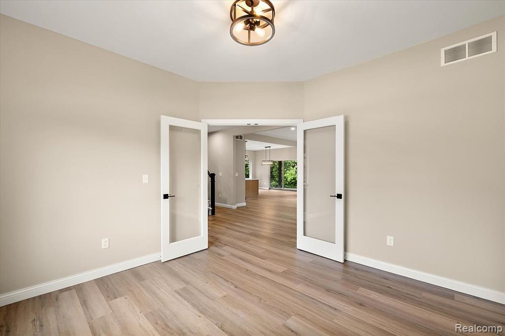 49241 London Bridge Drive Property Photo 8