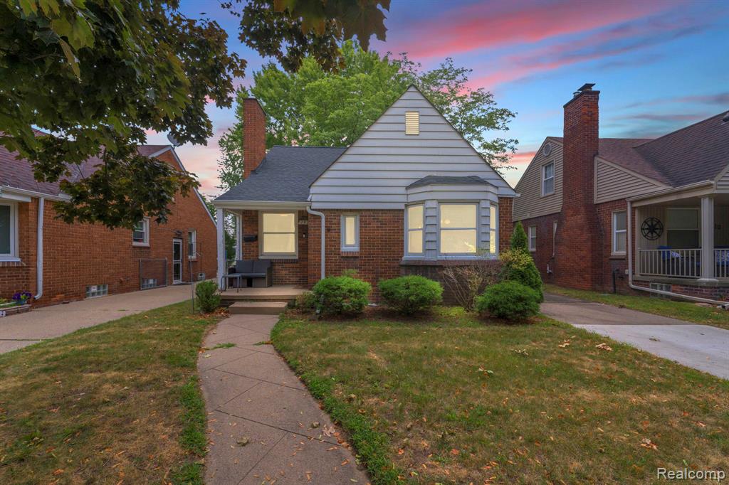 1520 N Vernon Street Property Photo 1