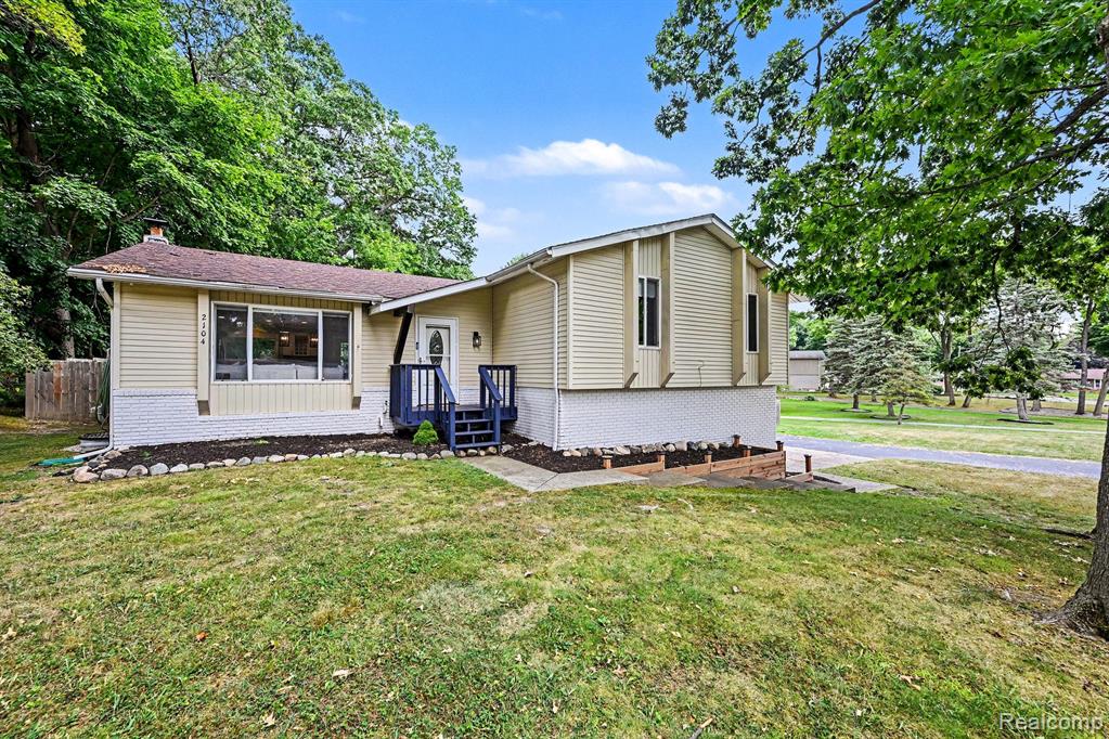 2104 Highfield Road Property Photo 1