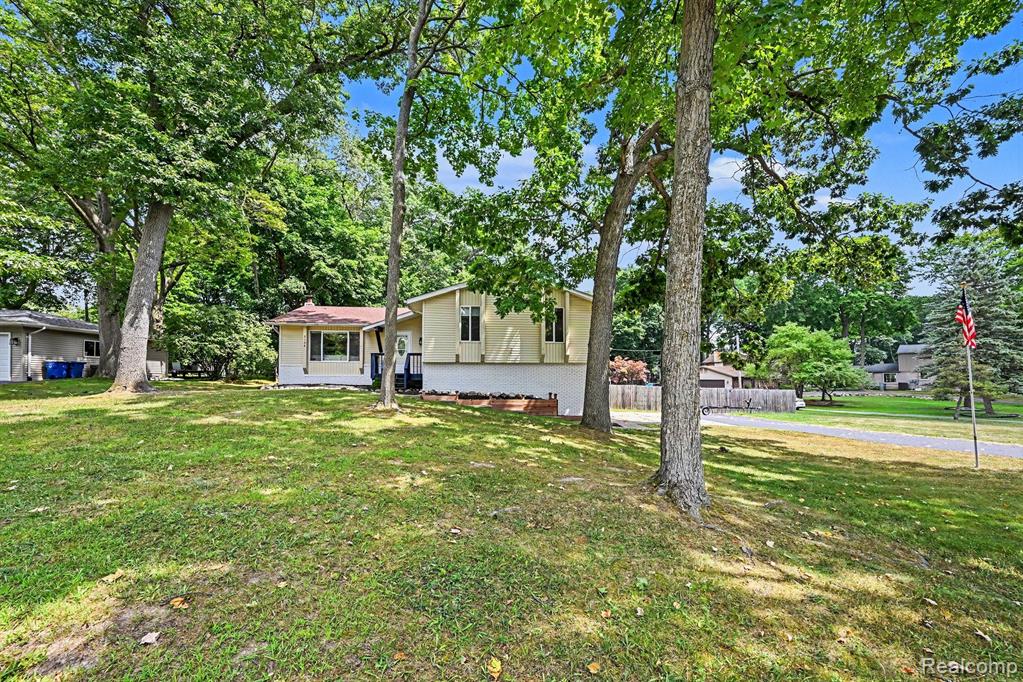 2104 Highfield Road Property Photo 2