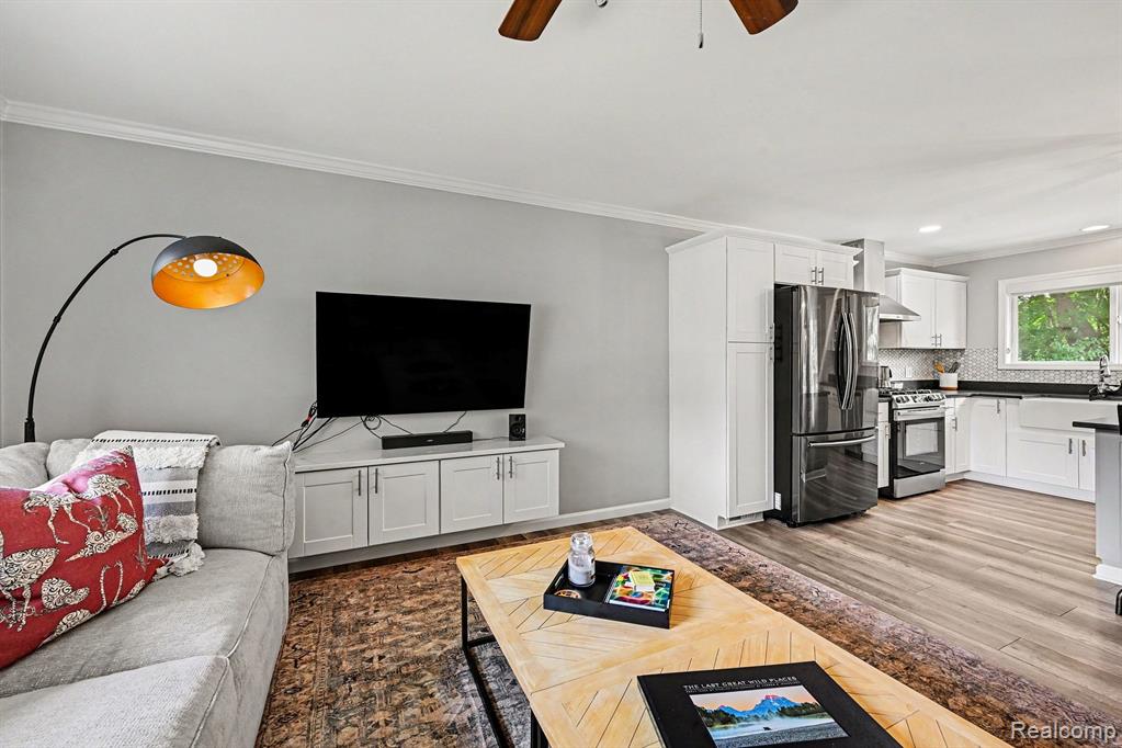 2104 Highfield Road Property Photo 3