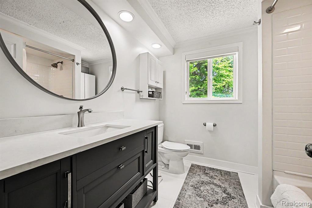 2104 Highfield Road Property Photo 14