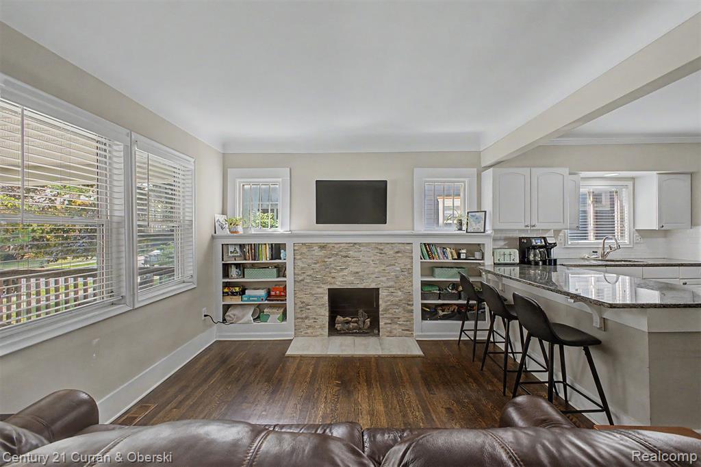 312 S Pleasant Street Property Photo 6
