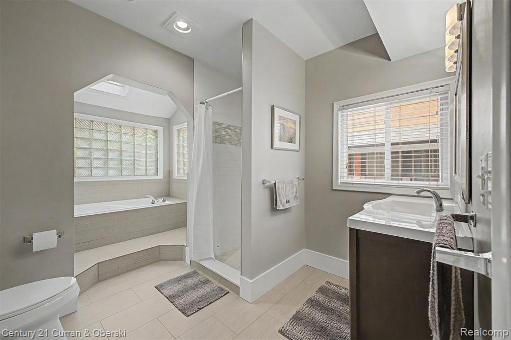 312 S Pleasant Street Property Photo 21