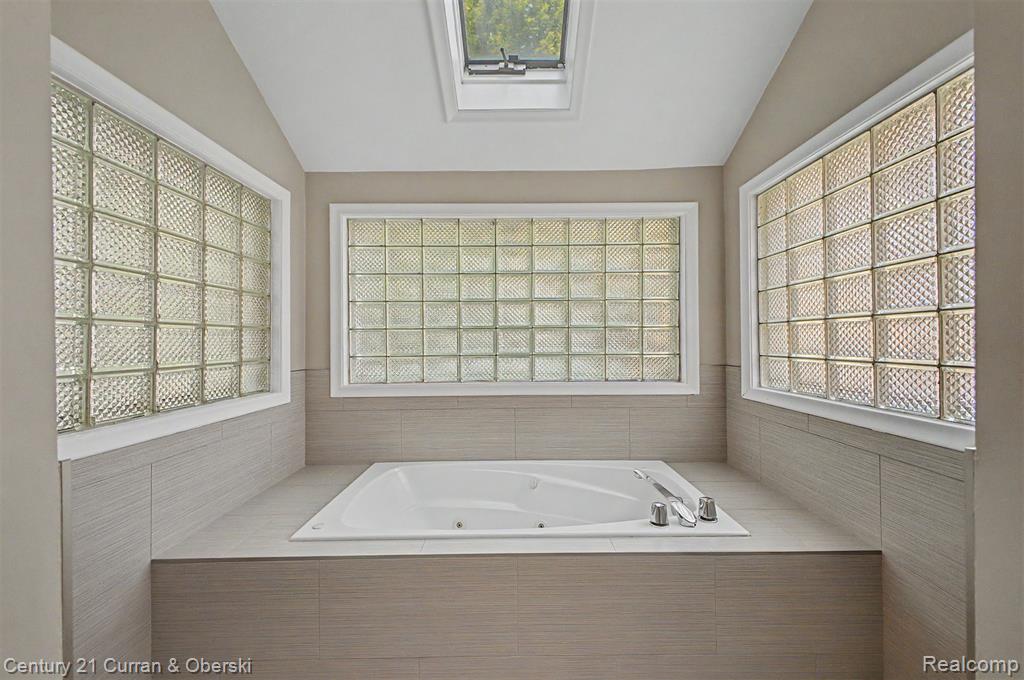 312 S Pleasant Street Property Photo 23