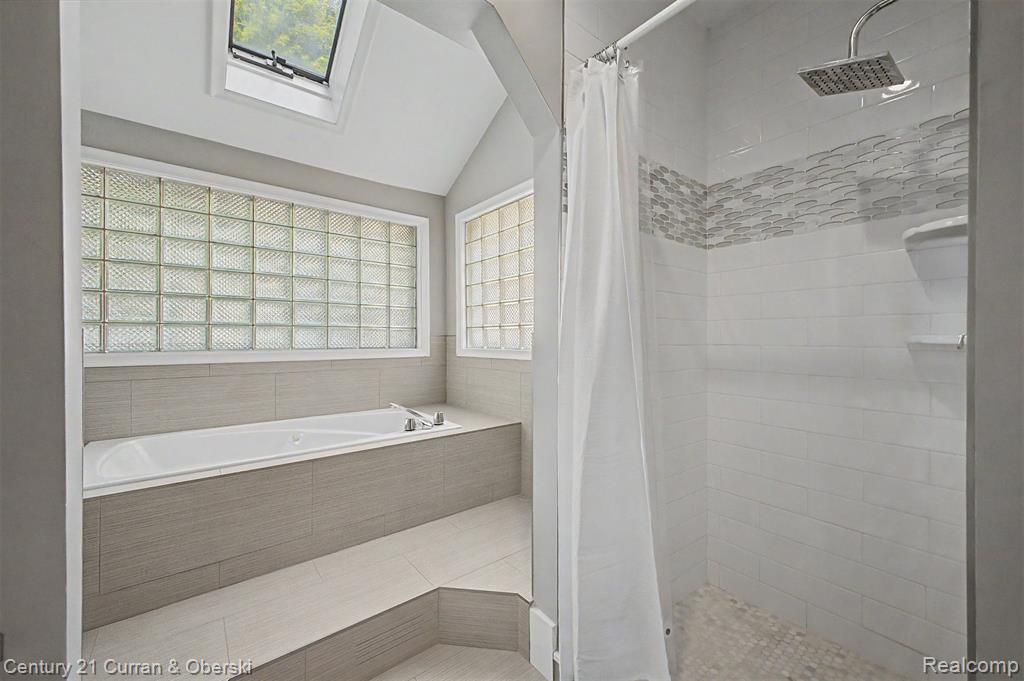 312 S Pleasant Street Property Photo 24