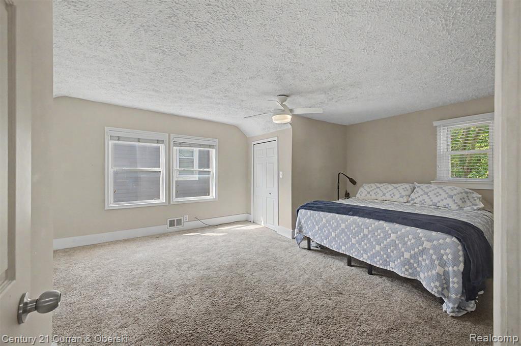 312 S Pleasant Street Property Photo 28