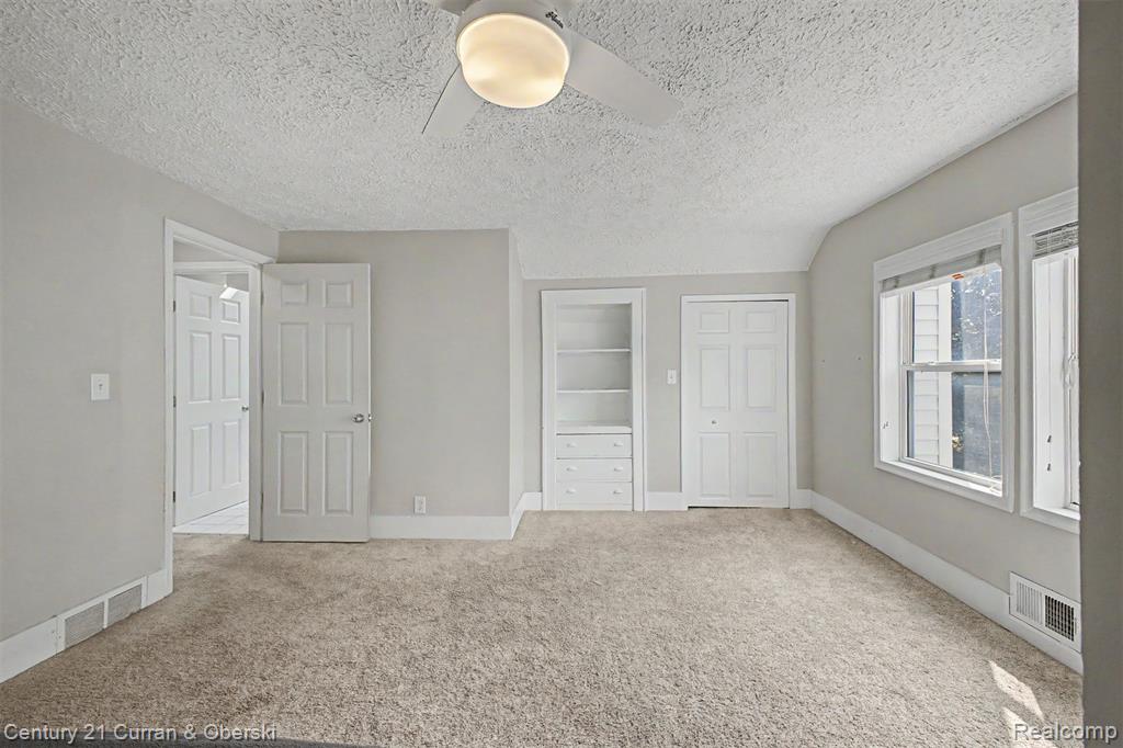 312 S Pleasant Street Property Photo 29
