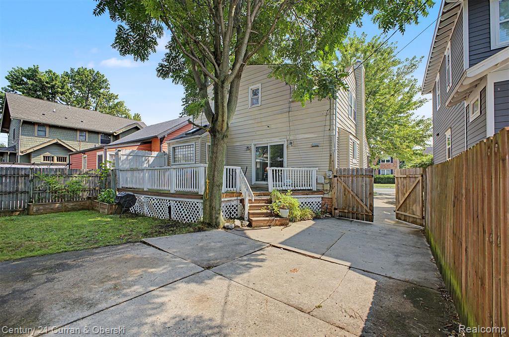 312 S Pleasant Street Property Photo 40