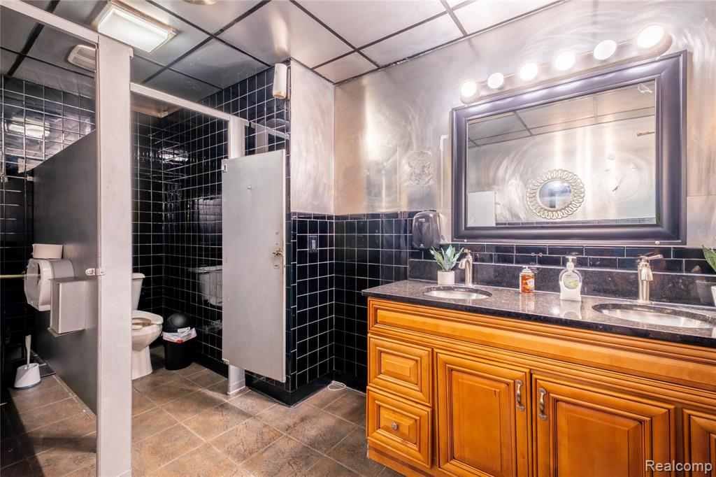 9483 Genesee Street Property Photo 18