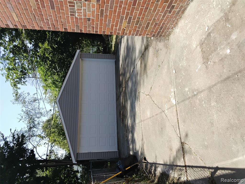 17367 Huntington Road Property Photo 2
