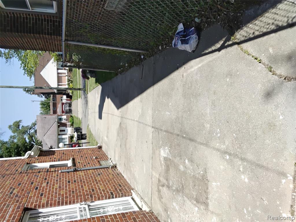 17367 Huntington Road Property Photo 4