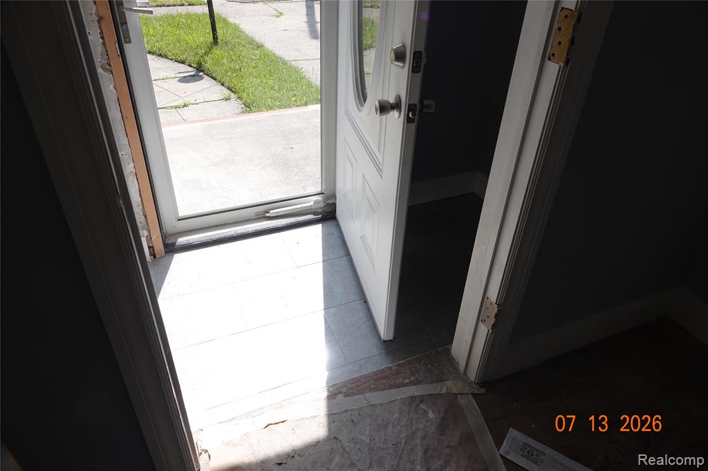 17367 Huntington Road Property Photo 11