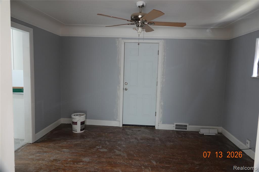 17367 Huntington Road Property Photo 12