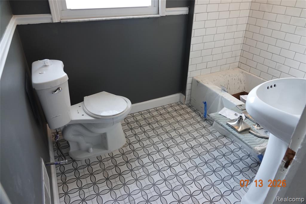 17367 Huntington Road Property Photo 16