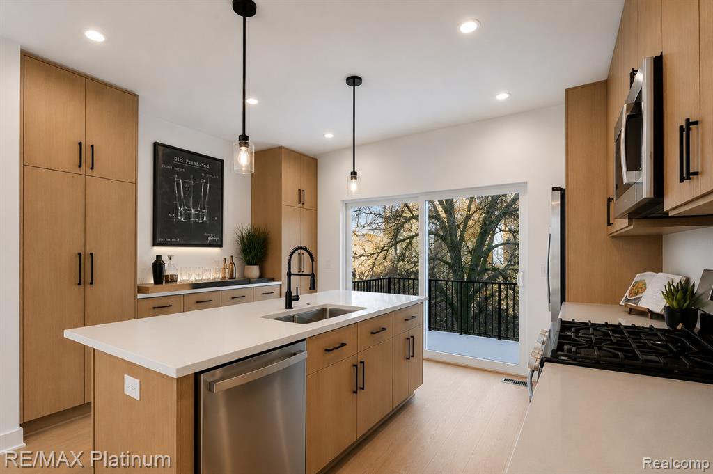1665 Pinecroft Lane Property Photo 4