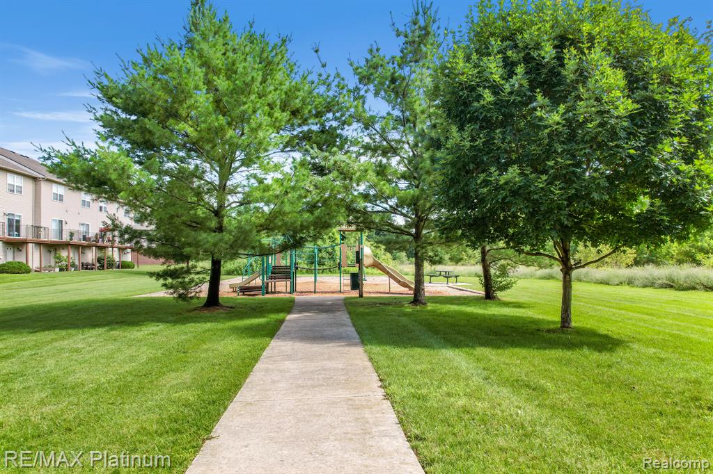 1665 Pinecroft Lane Property Photo 20