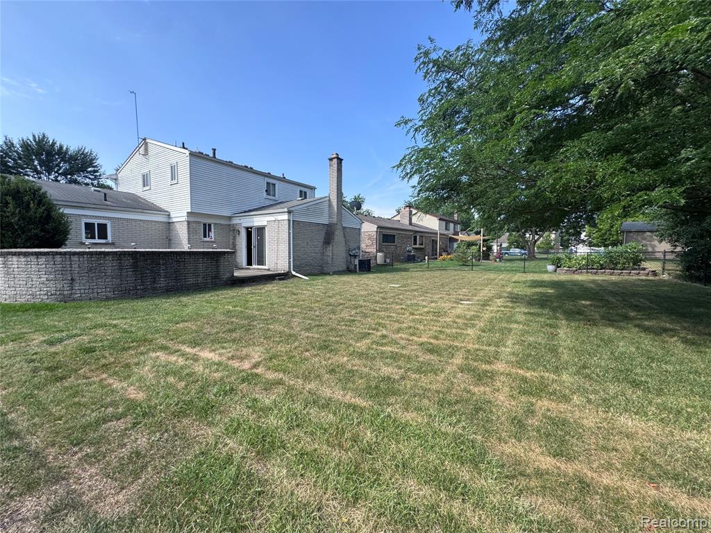 42714 Castle Drive Property Photo 4