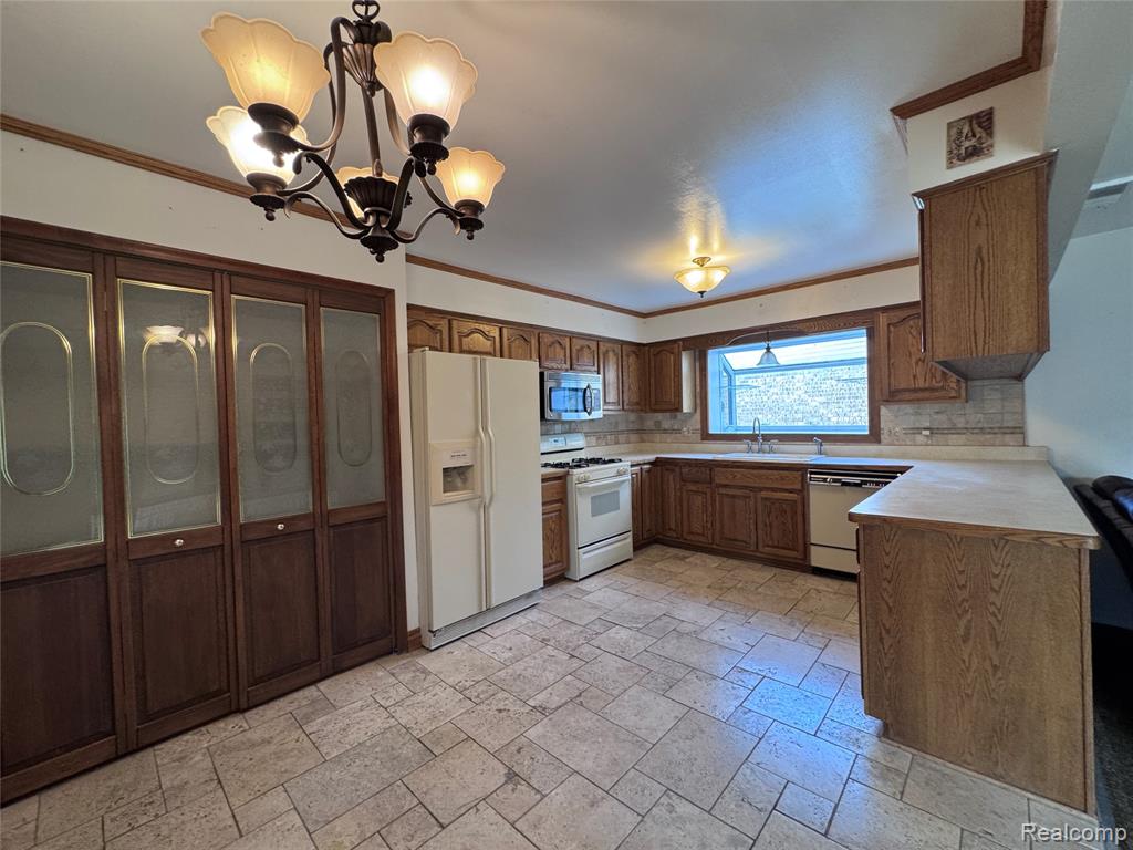 42714 Castle Drive Property Photo 6