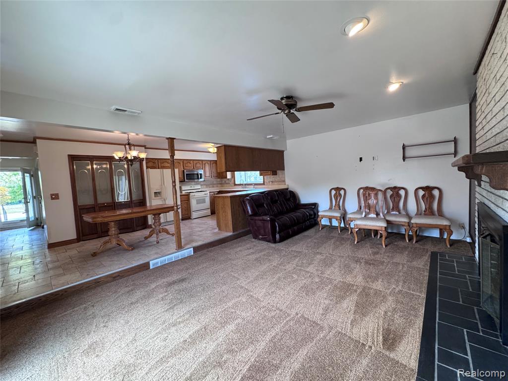 42714 Castle Drive Property Photo 16
