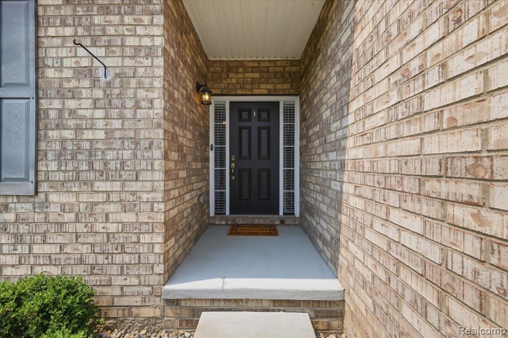 48327 Long Leaf Drive Property Photo 2