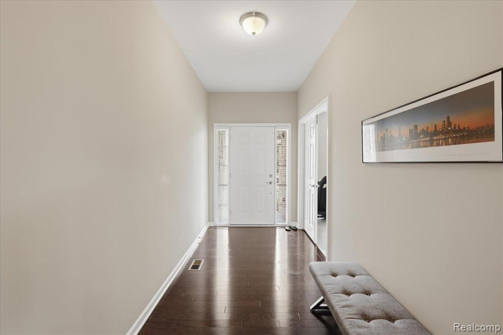 48327 Long Leaf Drive Property Photo 3