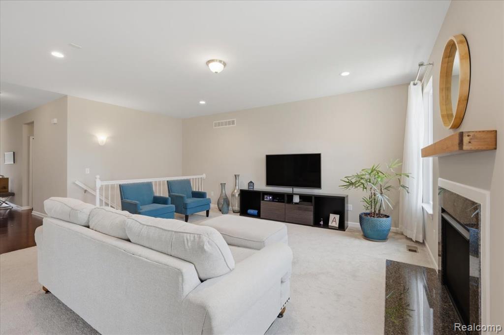 48327 Long Leaf Drive Property Photo 8