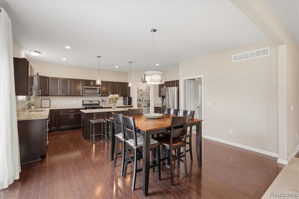 48327 Long Leaf Drive Property Photo 10
