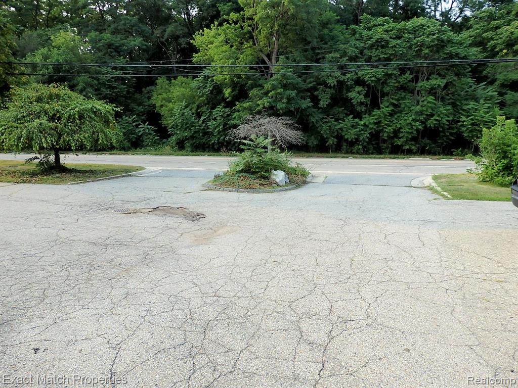 9555 Commerce Road Property Photo 6