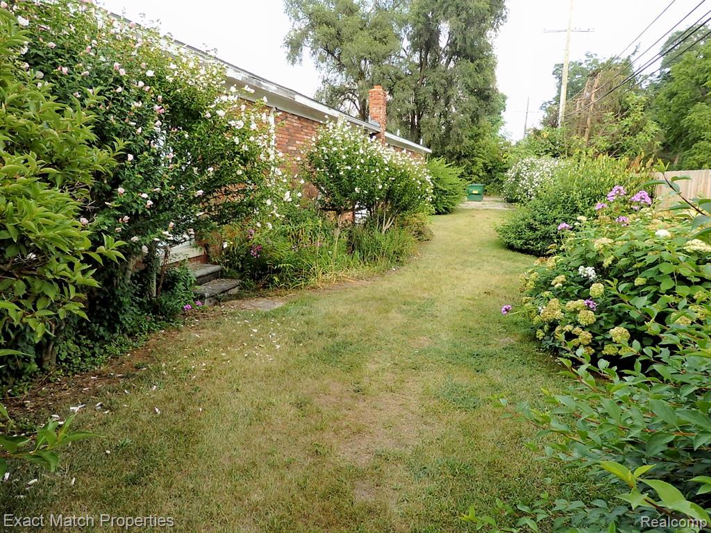9555 Commerce Road Property Photo 9
