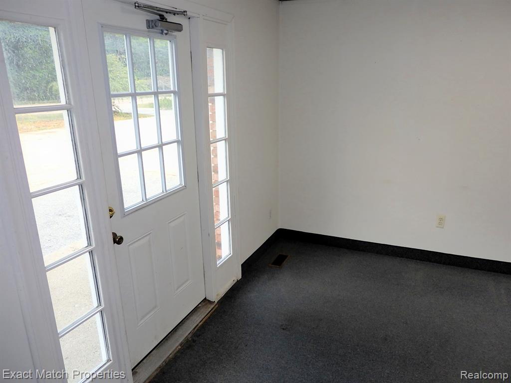 9555 Commerce Road Property Photo 11