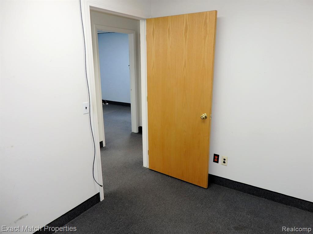 9555 Commerce Road Property Photo 21